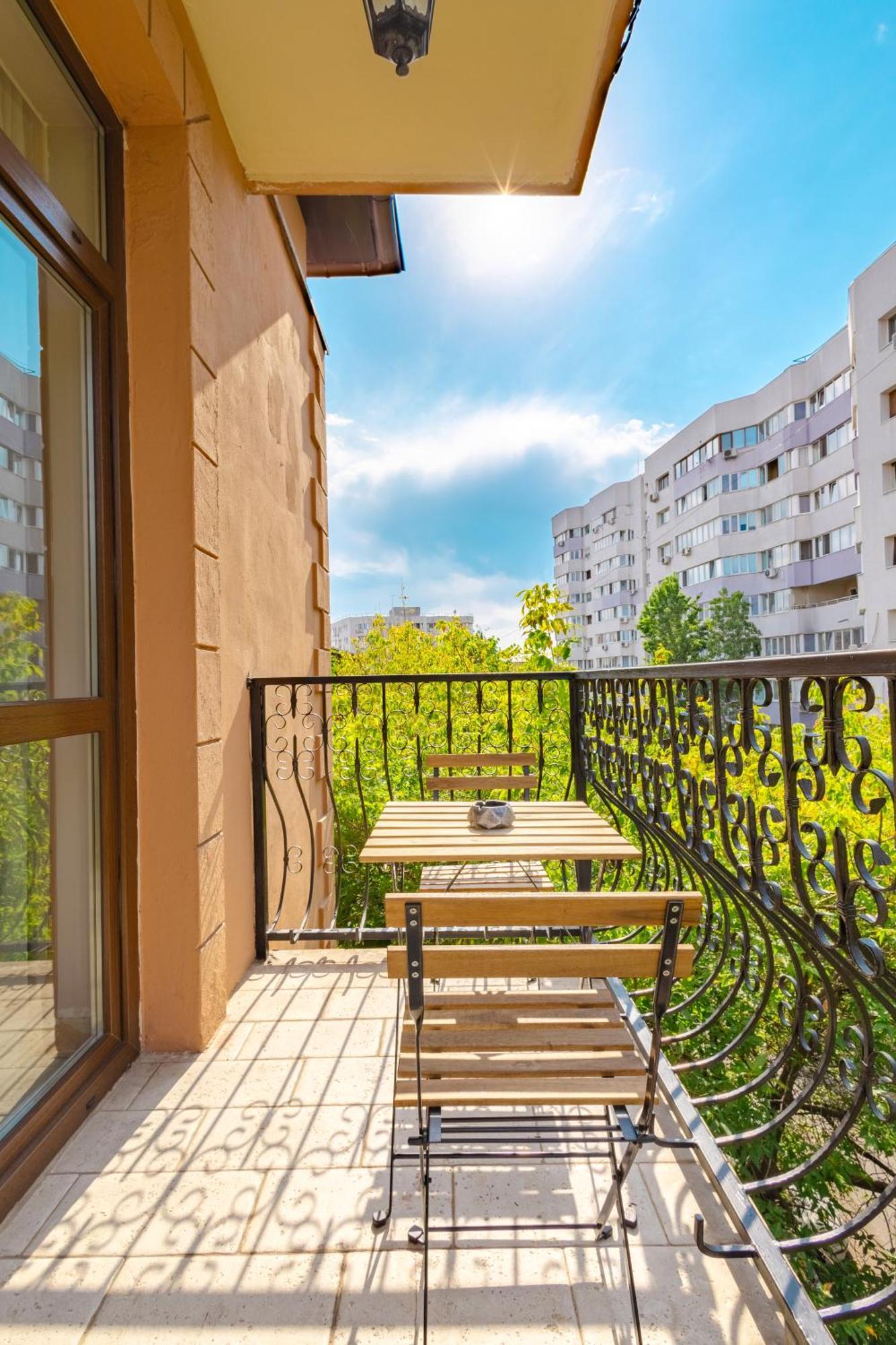 Piccolo Mondo By Citybookings Bucharest Exterior photo
