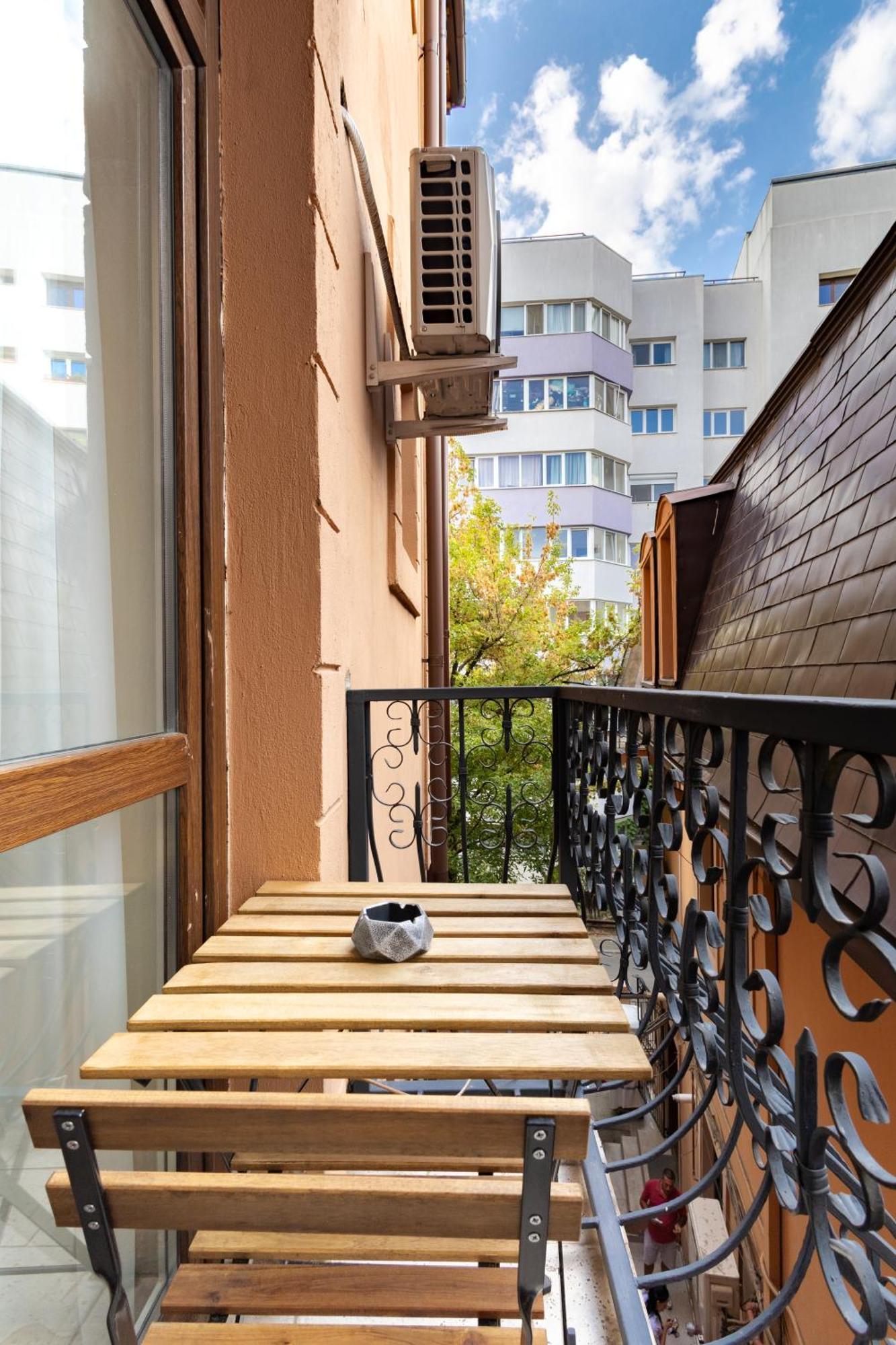 Piccolo Mondo By Citybookings Bucharest Exterior photo