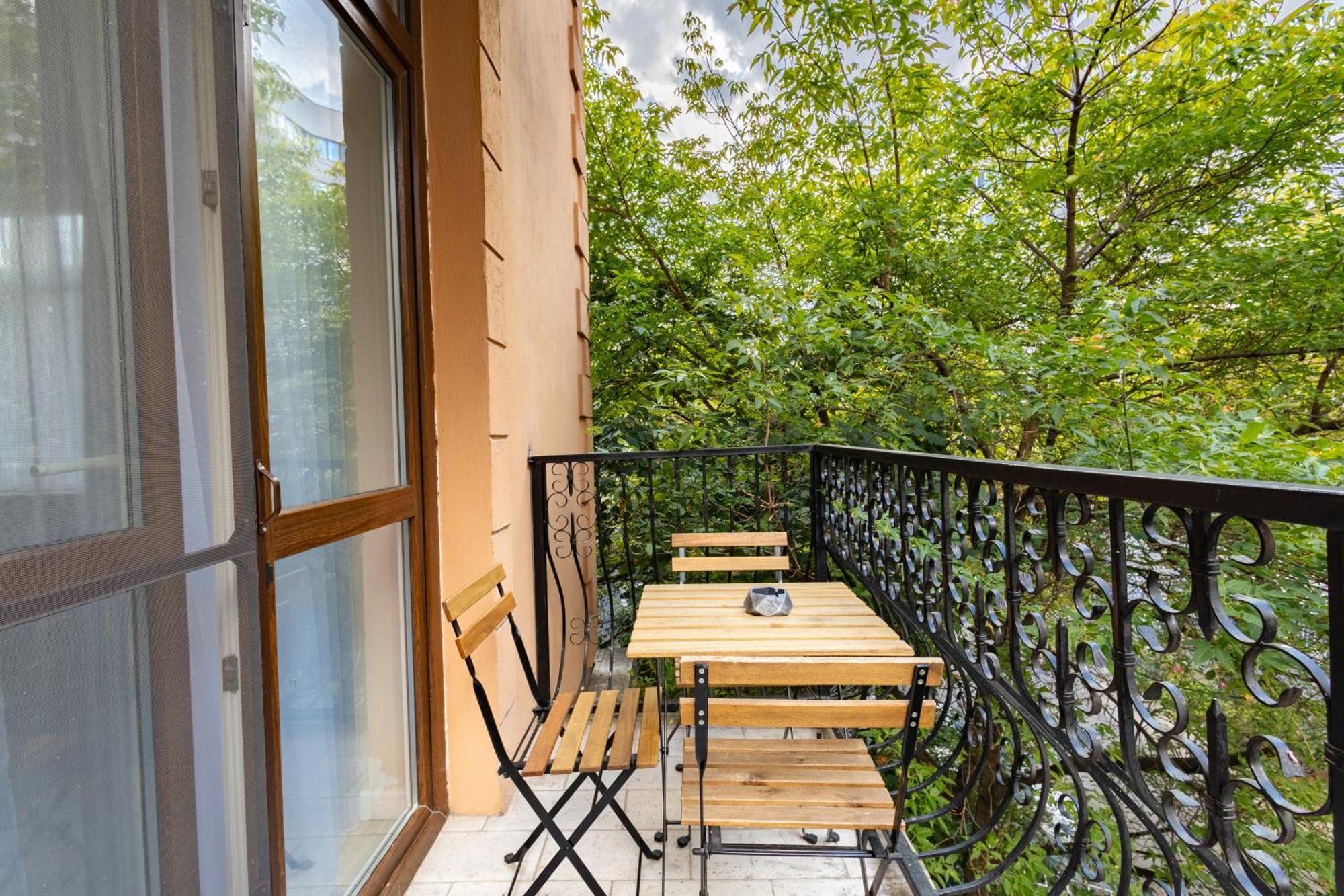 Piccolo Mondo By Citybookings Bucharest Exterior photo